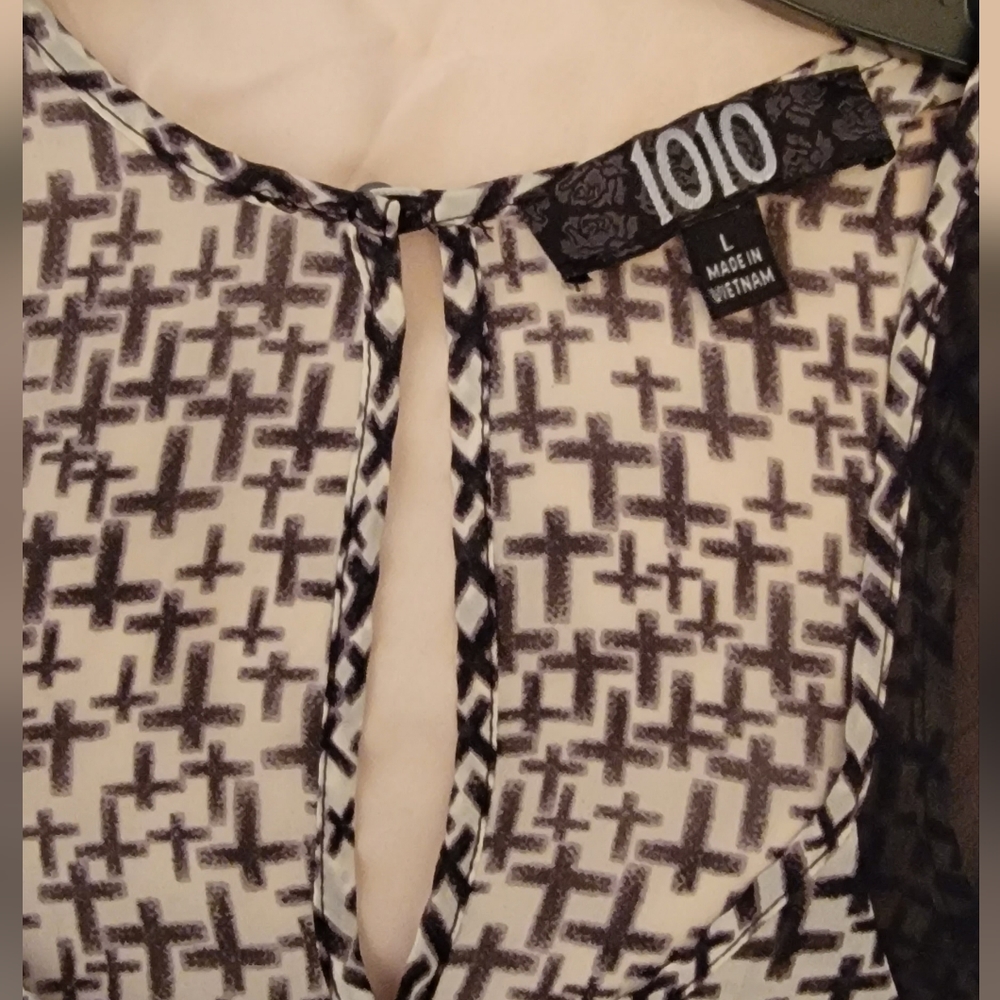 Hi-Lo Sheer Tank - Picture 4 of 4